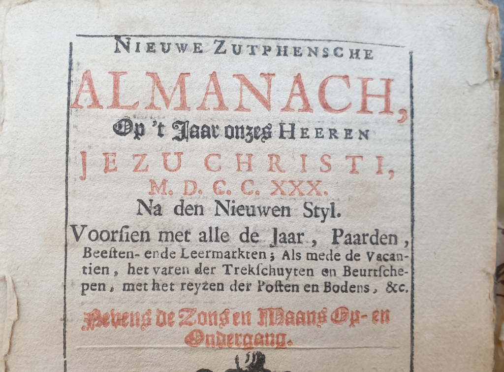 De allereerste almanak die bewaard is gebleven in het RAZ is gedrukt Johannes Koster in 1730, die in 1727 toestemming én het alleenrecht kreeg om deze nieuwe almanak te drukken. De toestemming werd voor 15 jaar verleend en op nadruk stond een boete van maar liefst 300 gulden!